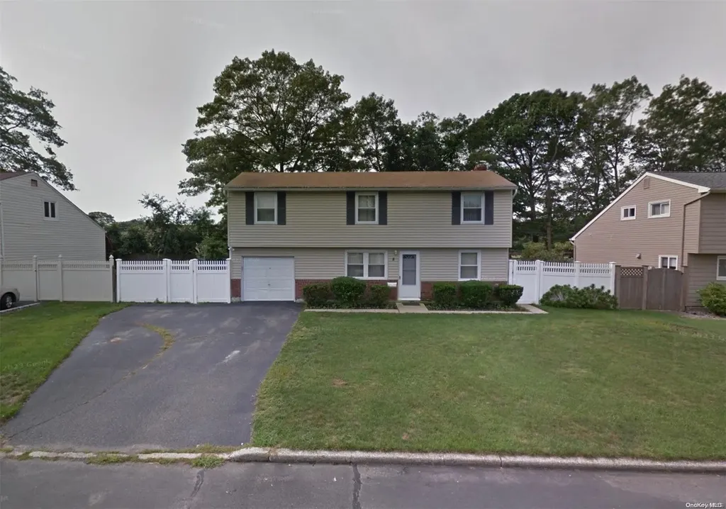 8 Richmond Street Islip NY 11751