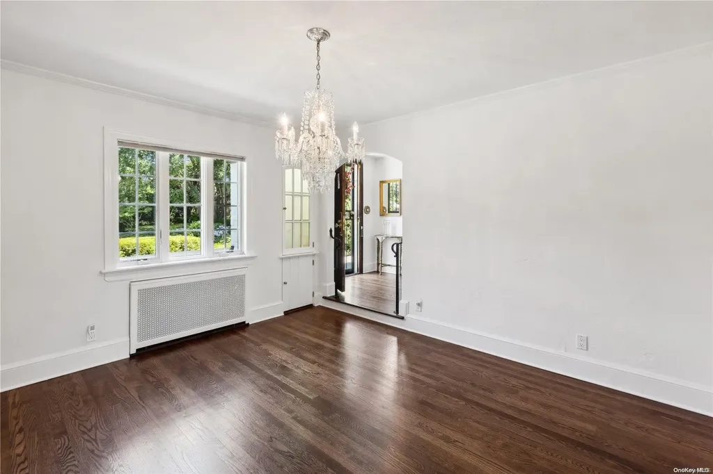 64 Rolling Hill Road Manhasset NY 11030