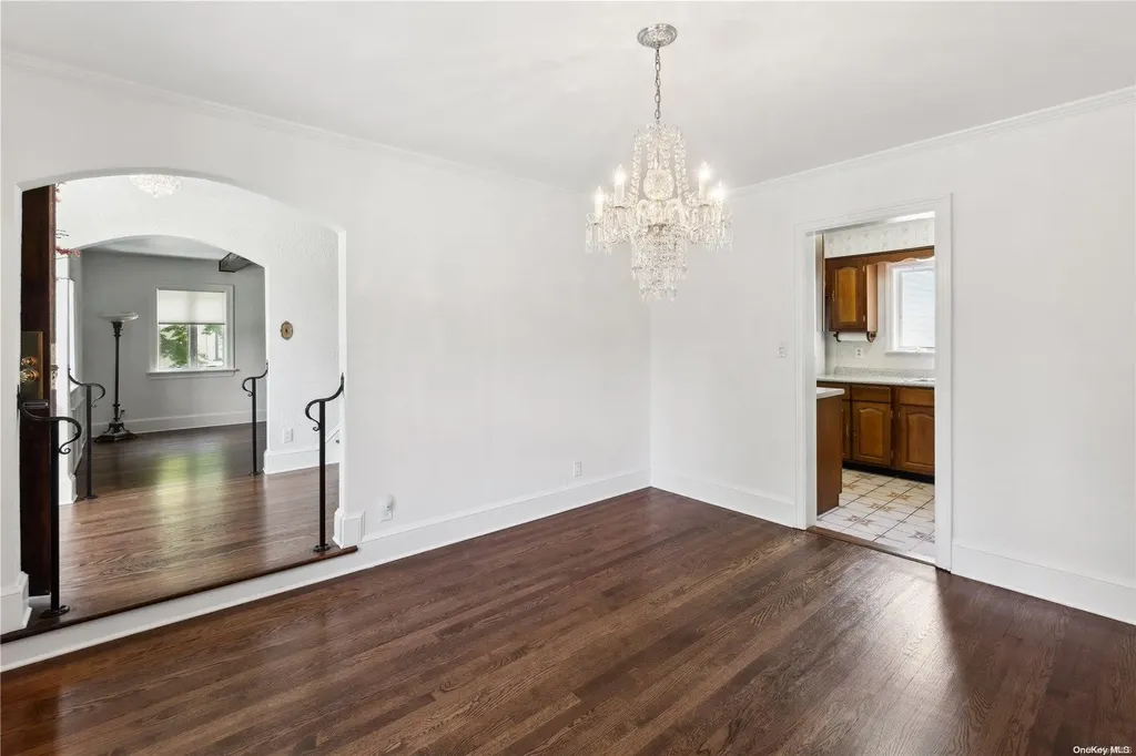 64 Rolling Hill Road Manhasset NY 11030