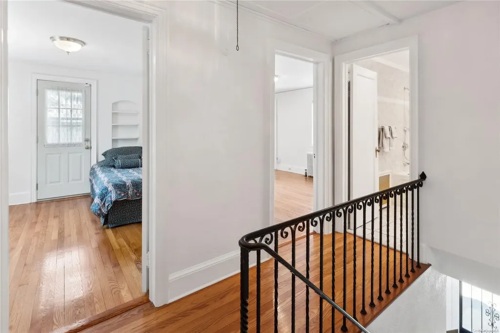 64 Rolling Hill Road Manhasset NY 11030