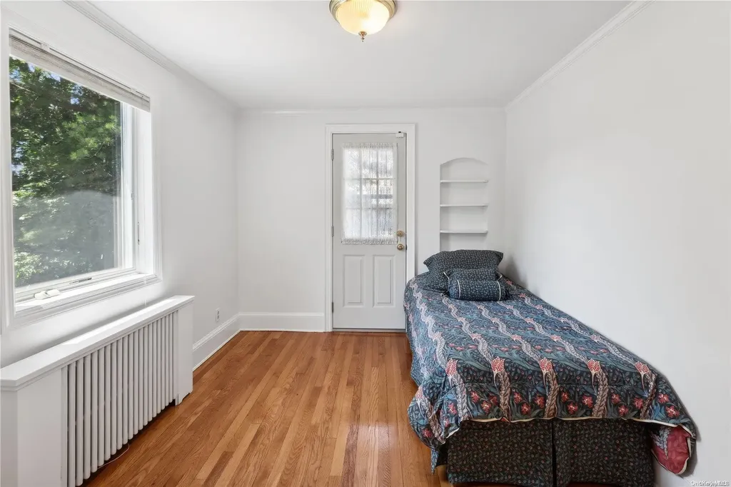 64 Rolling Hill Road Manhasset NY 11030
