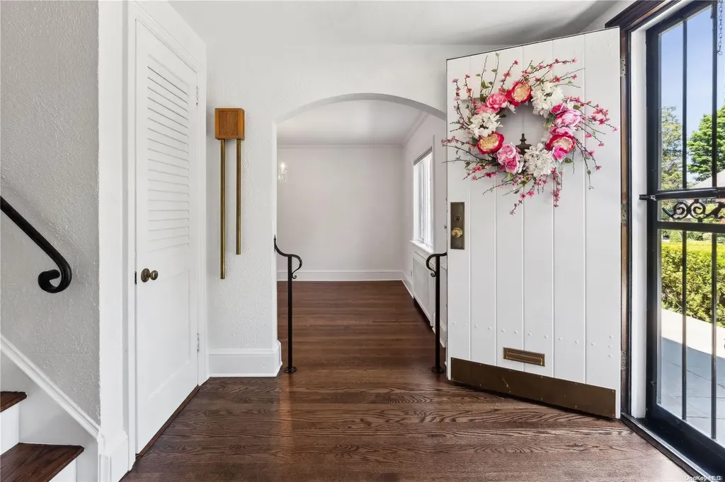 64 Rolling Hill Road Manhasset NY 11030