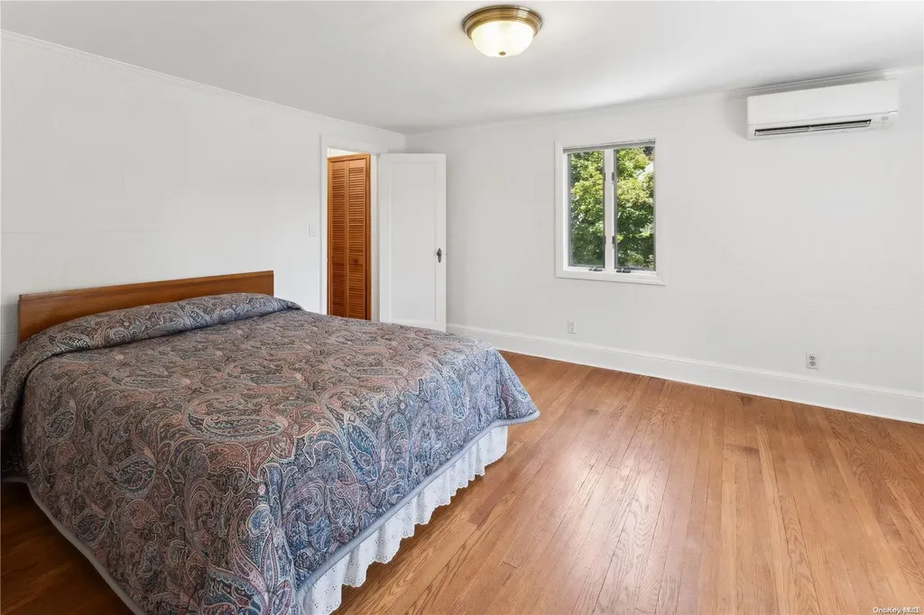 64 Rolling Hill Road Manhasset NY 11030