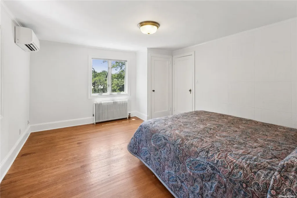 64 Rolling Hill Road Manhasset NY 11030
