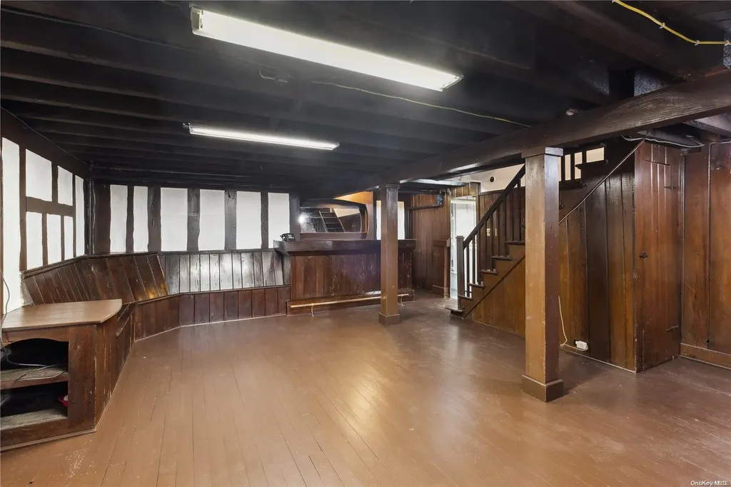 64 Rolling Hill Road Manhasset NY 11030
