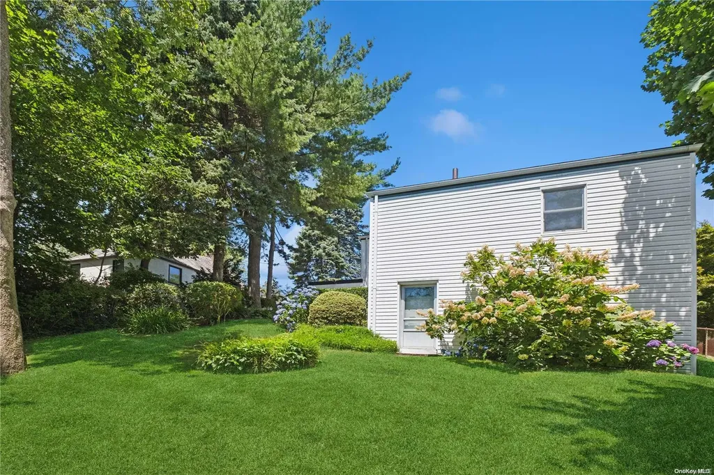64 Rolling Hill Road Manhasset NY 11030