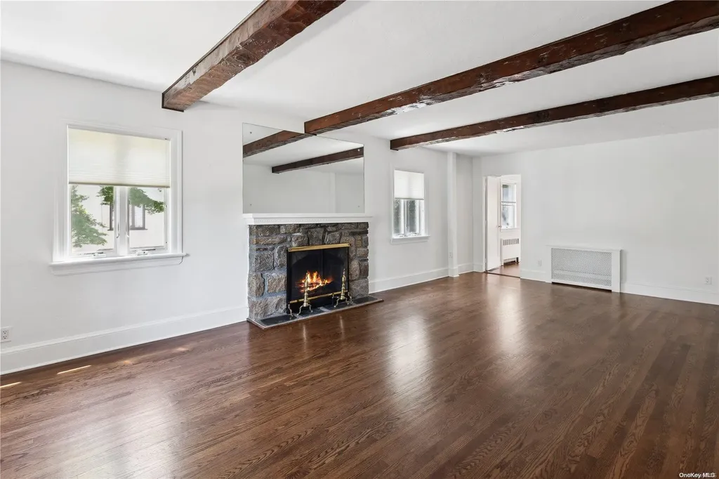 64 Rolling Hill Road Manhasset NY 11030