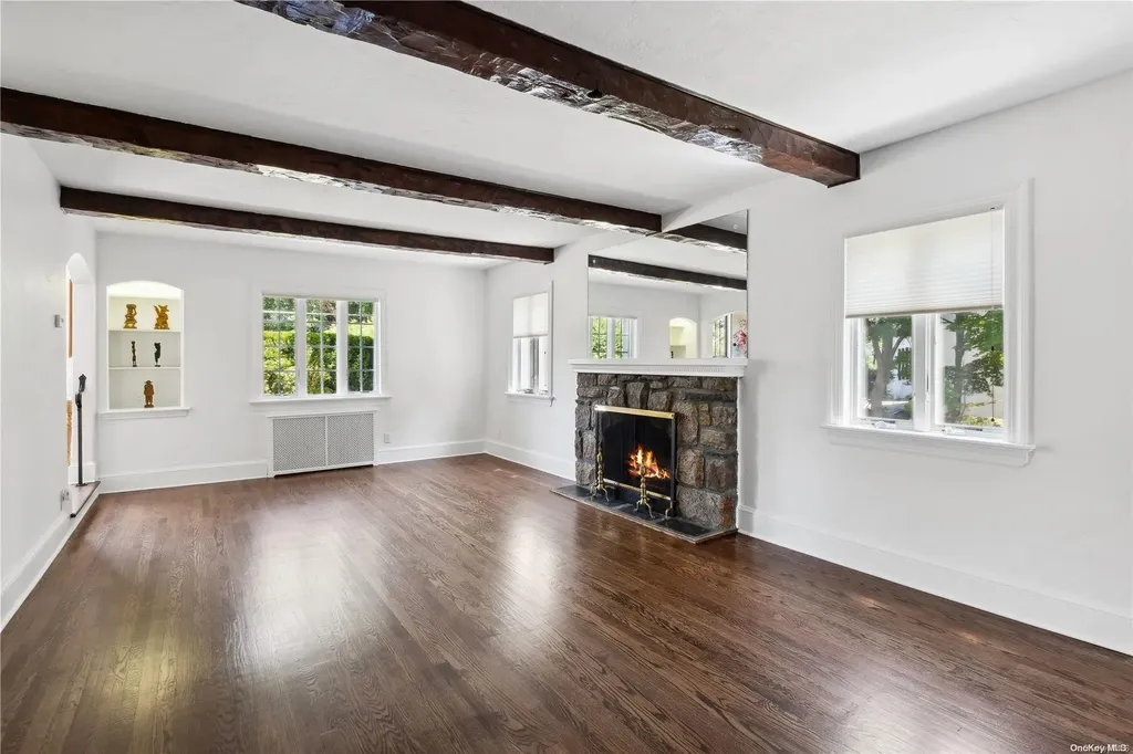 64 Rolling Hill Road Manhasset NY 11030