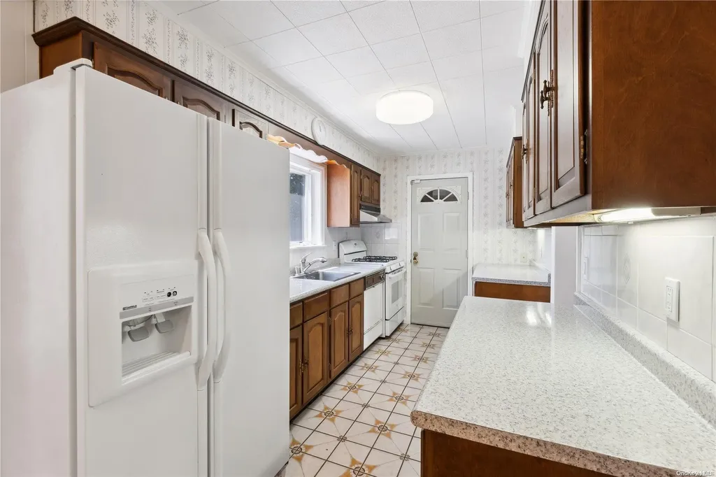 64 Rolling Hill Road Manhasset NY 11030