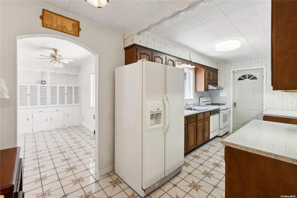 64 Rolling Hill Road Manhasset NY 11030