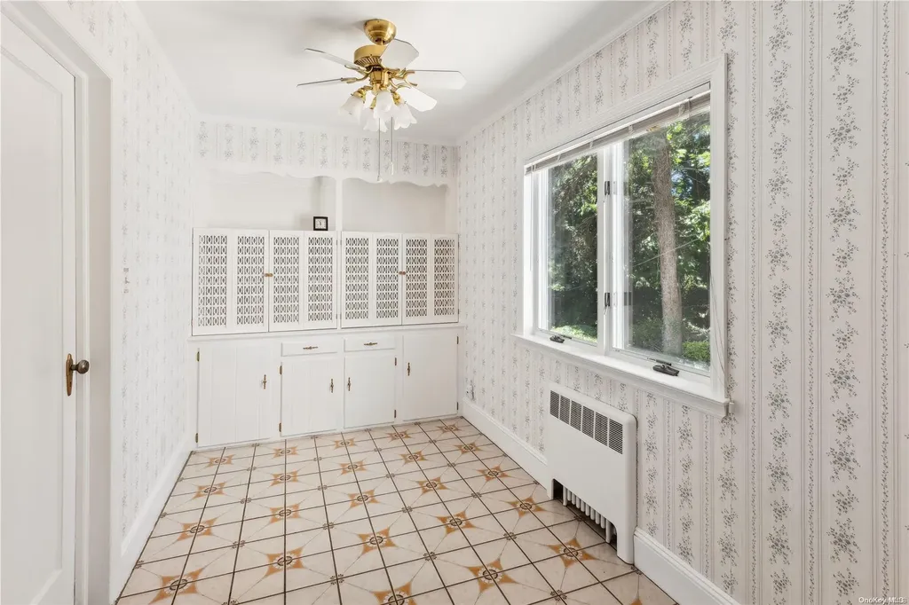 64 Rolling Hill Road Manhasset NY 11030