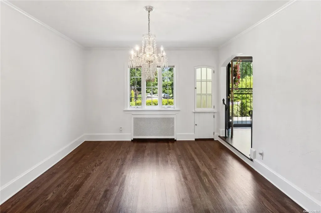 64 Rolling Hill Road Manhasset NY 11030