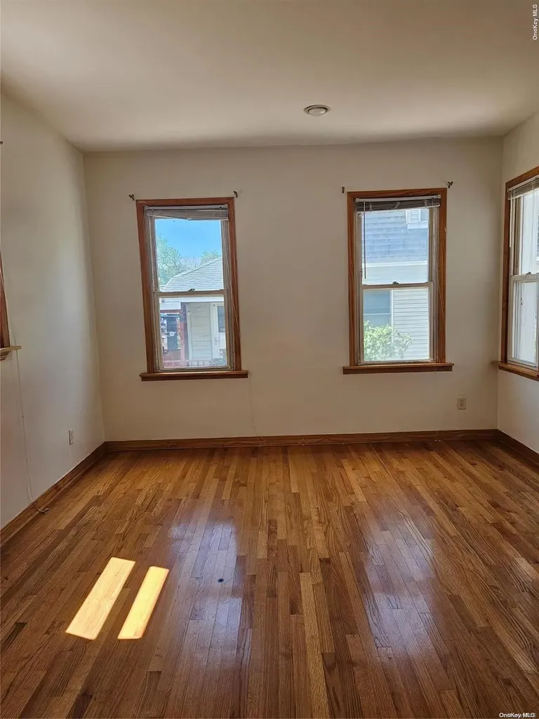 254 John Street Lawrence NY 11559