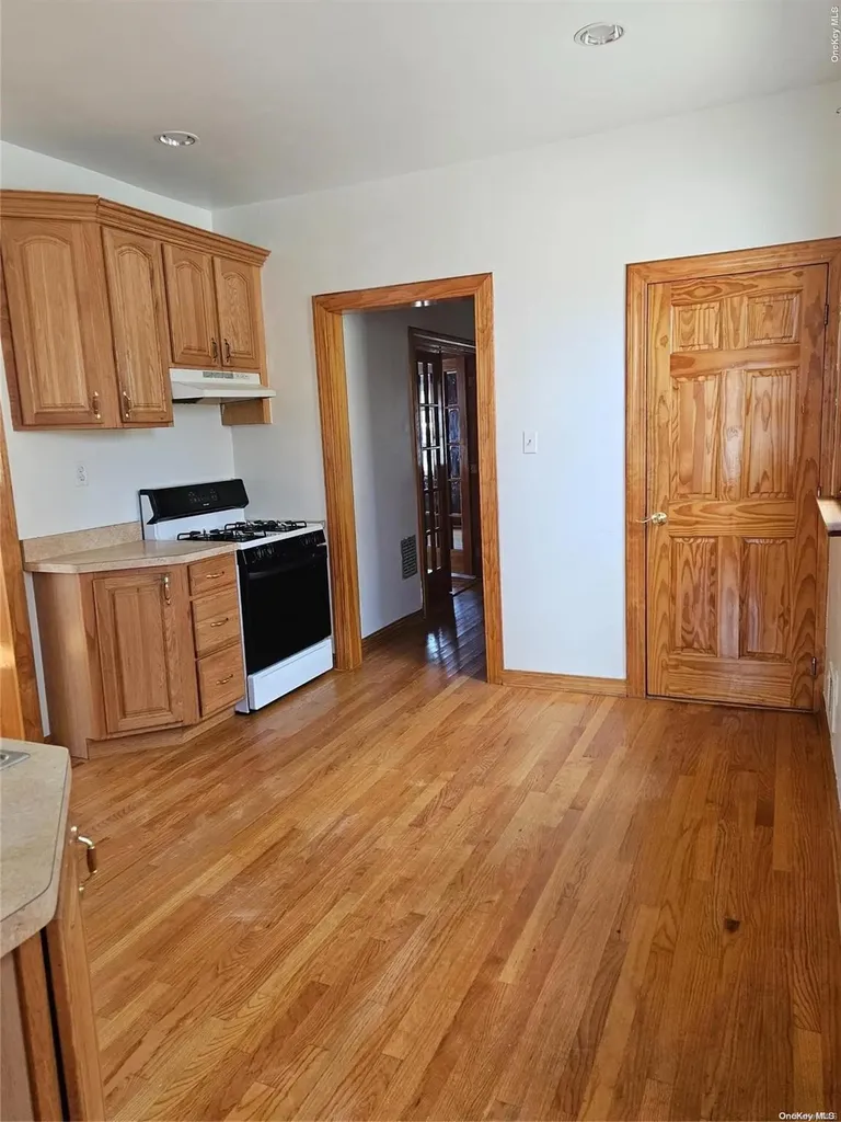 254 John Street Lawrence NY 11559