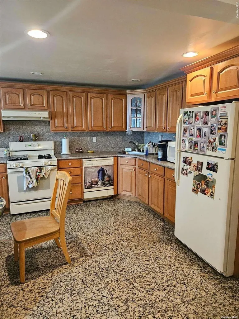 254 John Street Lawrence NY 11559
