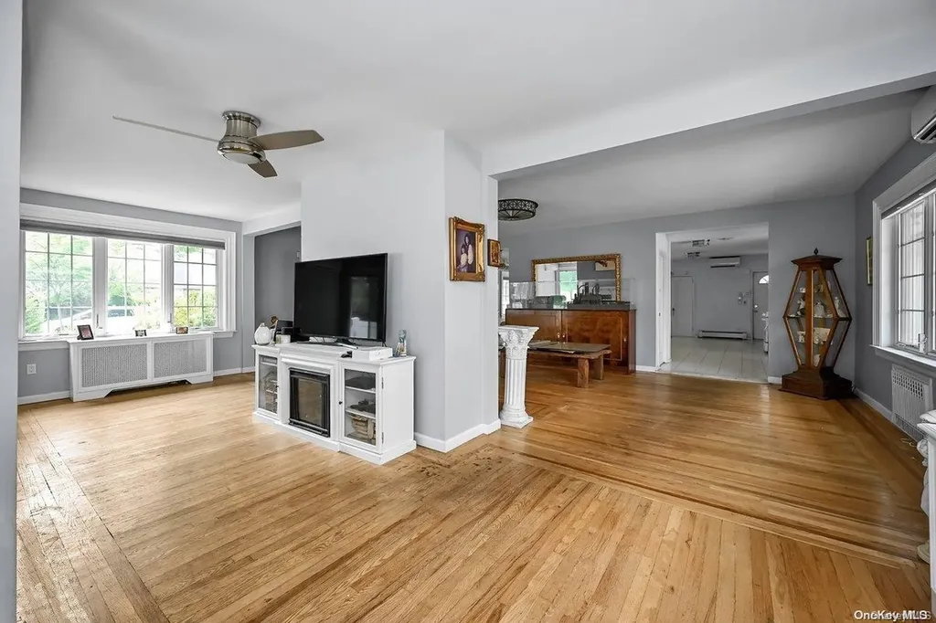 207-15 39th Avenue Bayside NY 11361