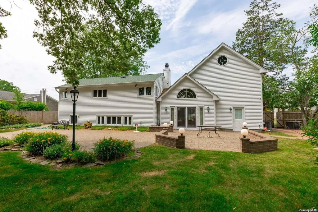 979 Aberdeen Road Bay Shore NY 11706