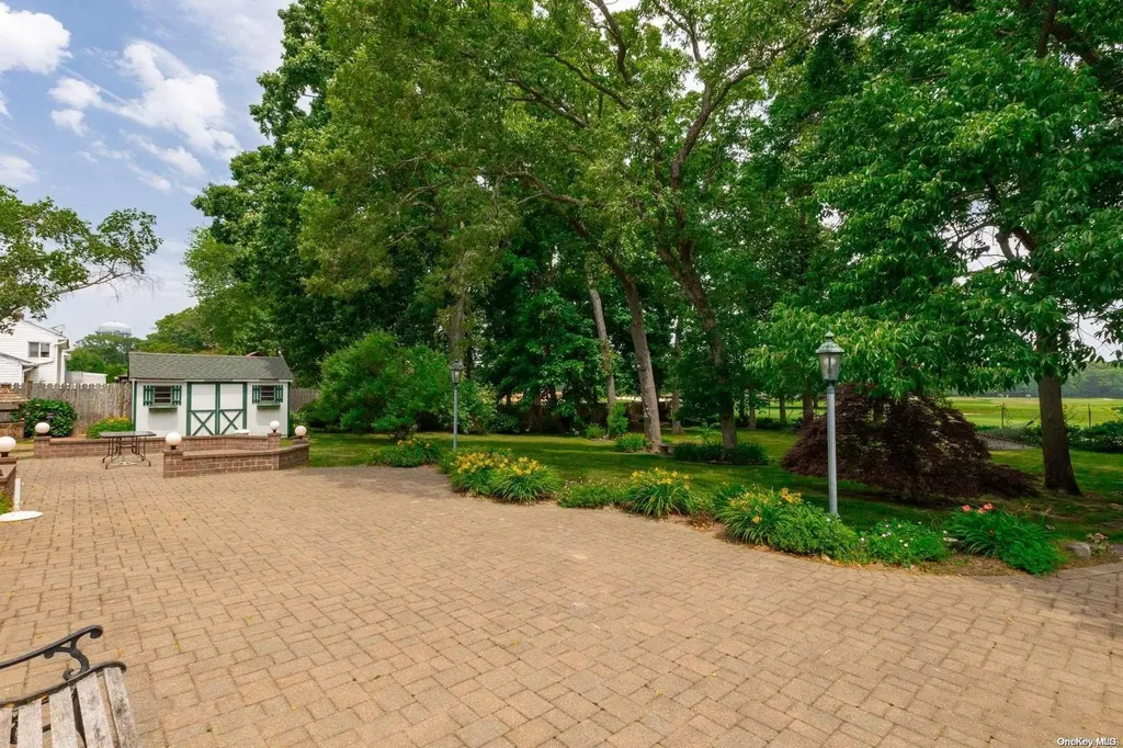 979 Aberdeen Road Bay Shore NY 11706