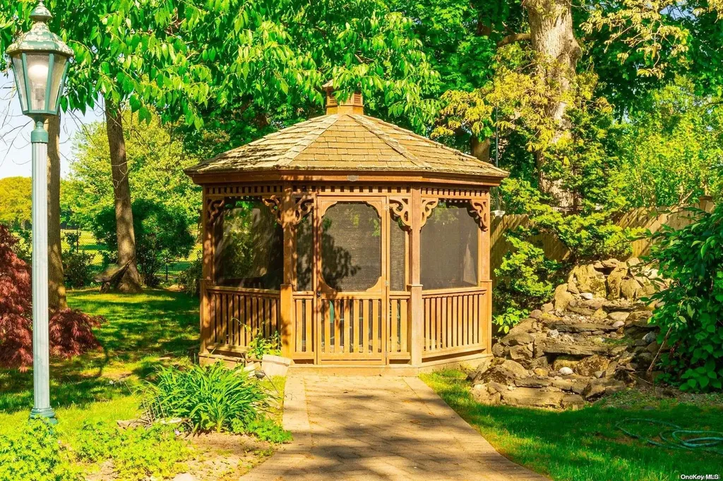 979 Aberdeen Road Bay Shore NY 11706