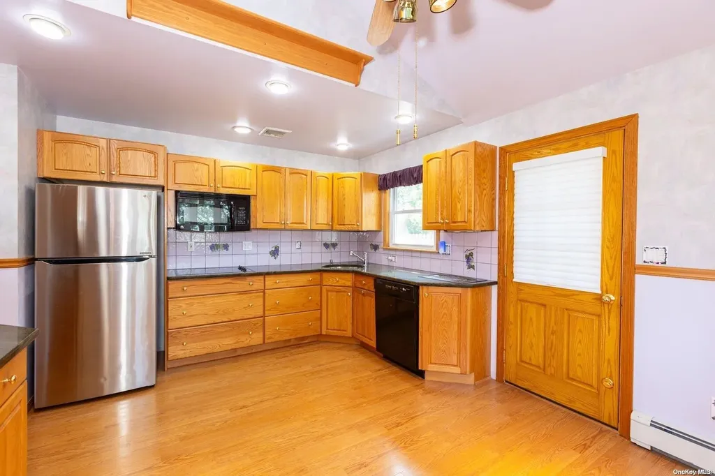 979 Aberdeen Road Bay Shore NY 11706