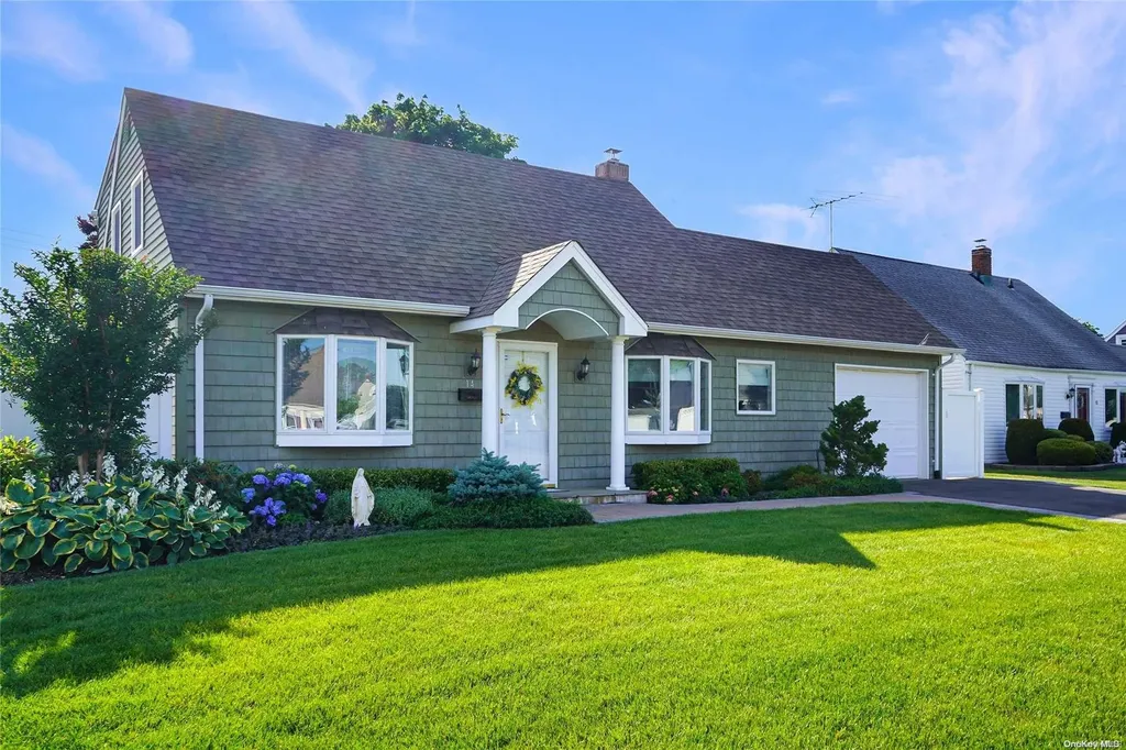 14 Pasture Lane Levittown NY 11756