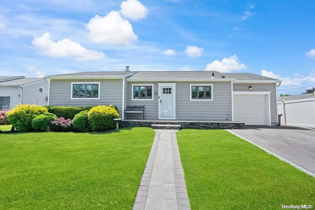 27 Cynthia Lane Plainview NY 11803
