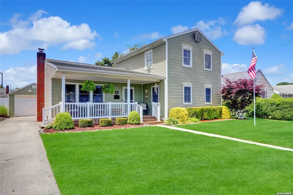 22 Nehring Avenue Babylon NY 11702