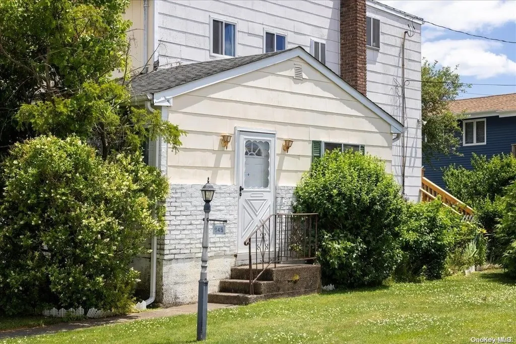 61 Bryant Street Freeport NY 11520