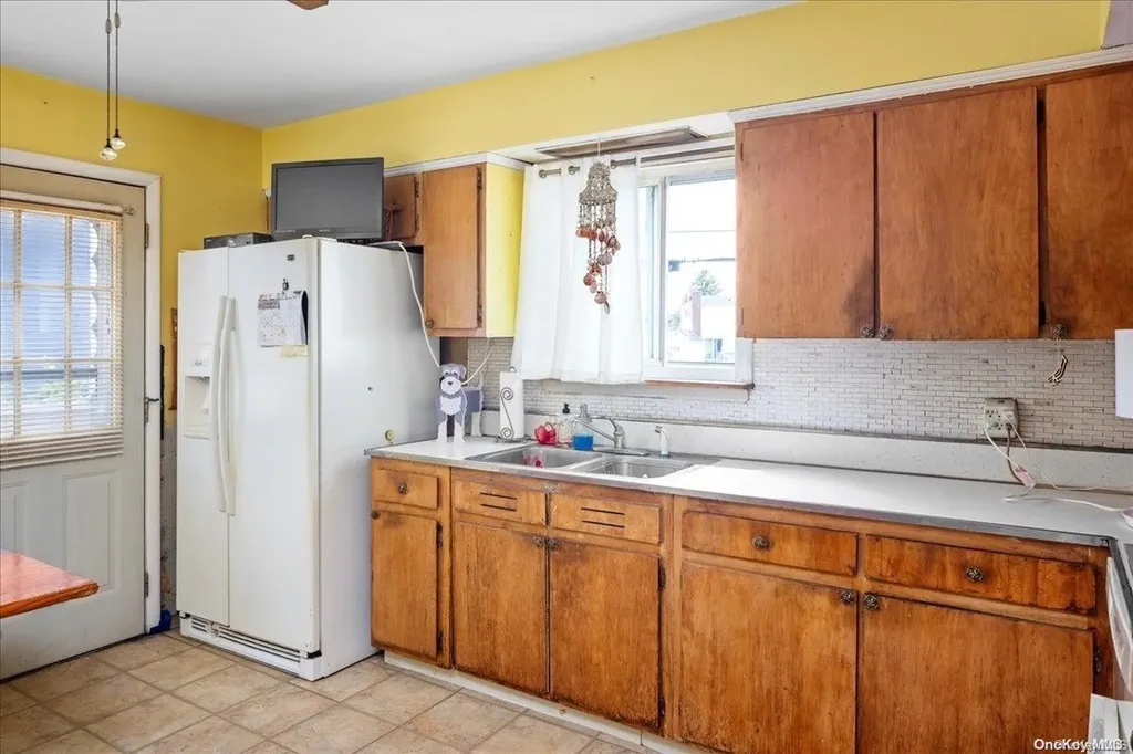 61 Bryant Street Freeport NY 11520