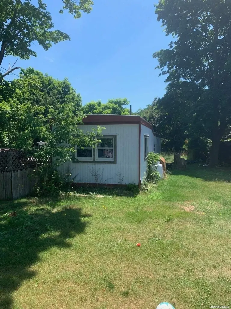 13 King Street Hampton Bays NY 11946