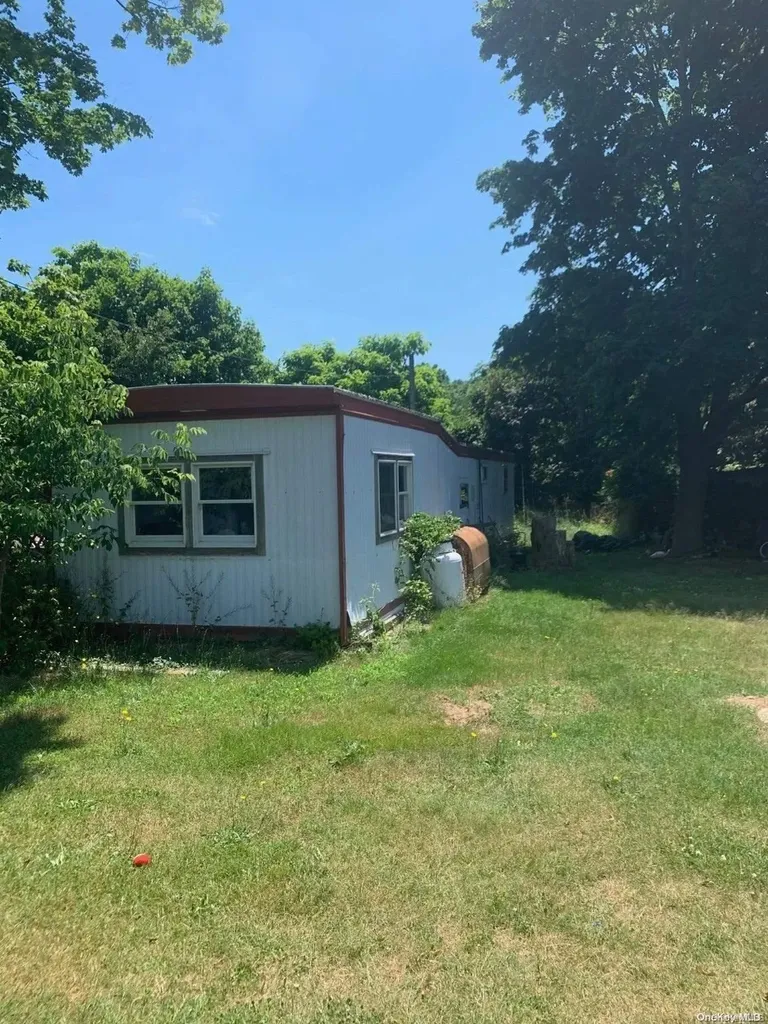 13 King Street Hampton Bays NY 11946