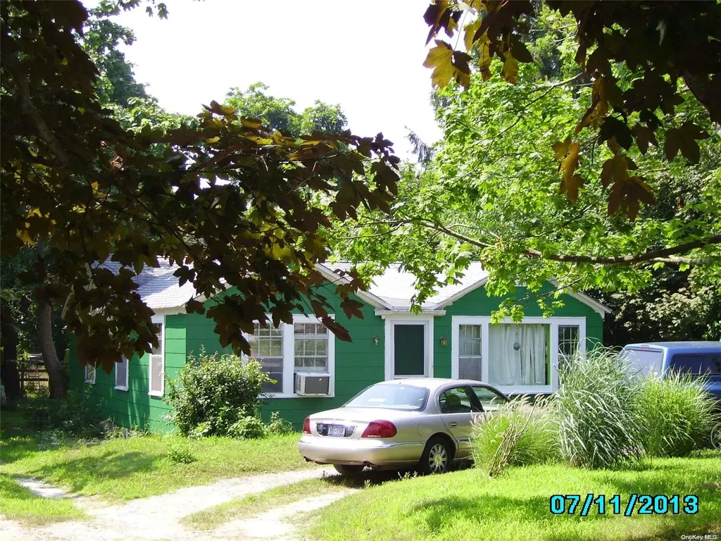 13 King Street Hampton Bays NY 11946