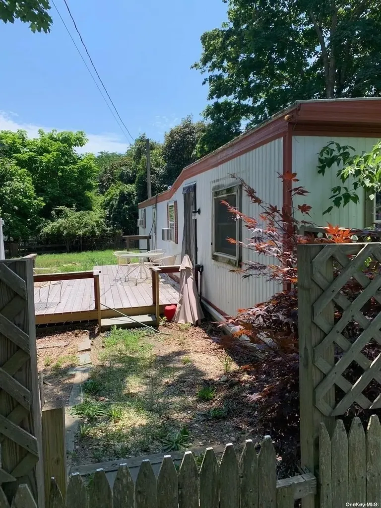 13 King Street Hampton Bays NY 11946