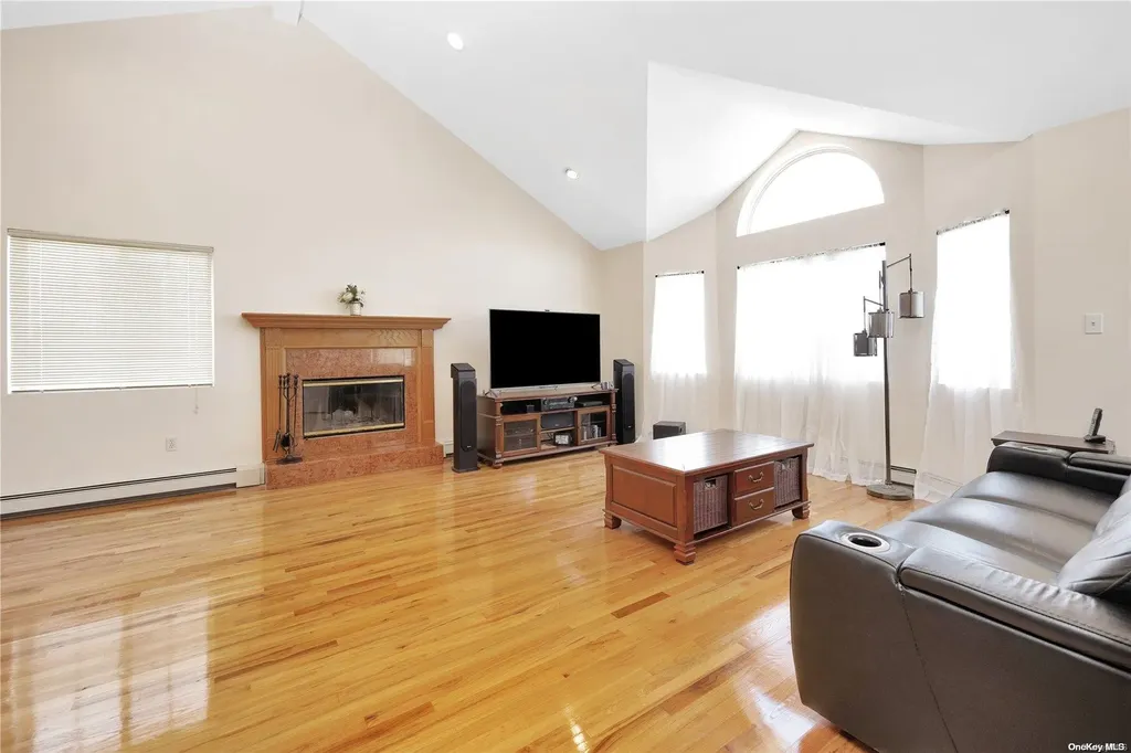 3472 Riverside Drive Oceanside NY 11572