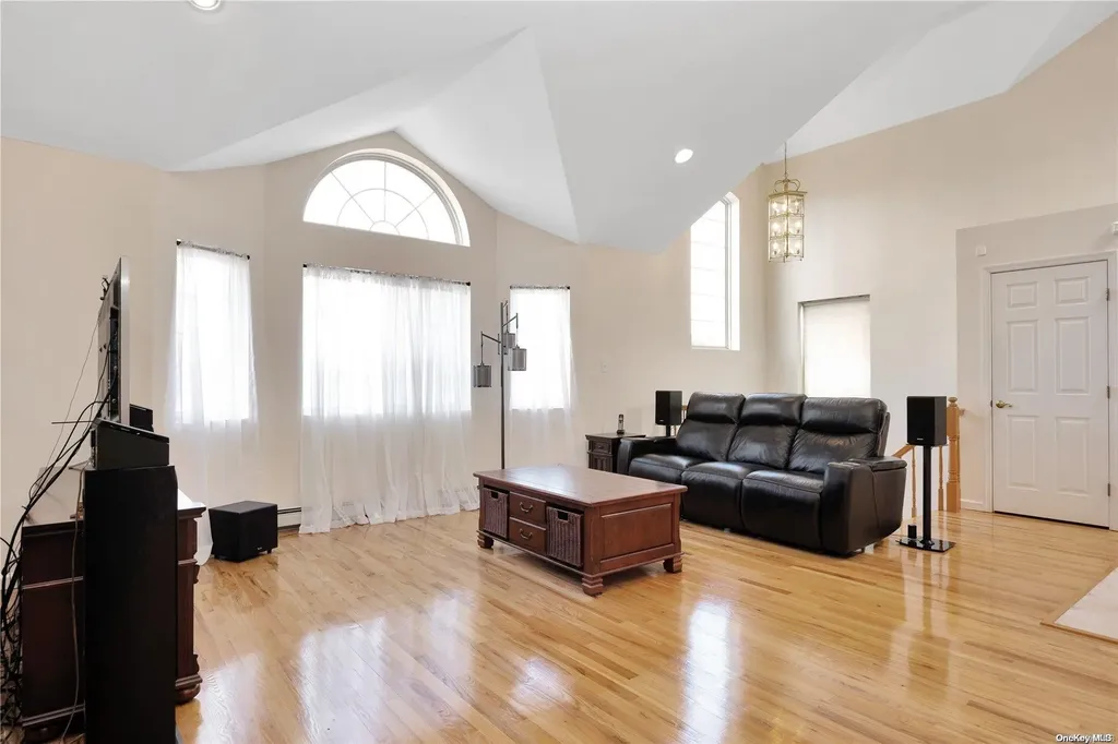 3472 Riverside Drive Oceanside NY 11572