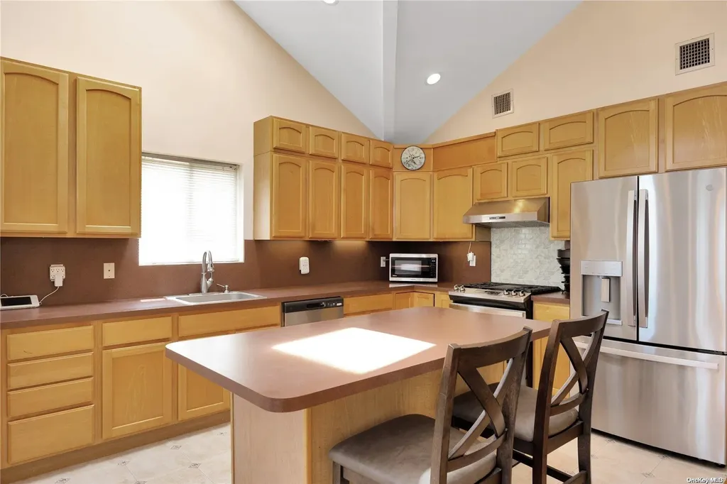 3472 Riverside Drive Oceanside NY 11572