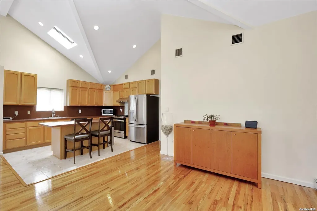 3472 Riverside Drive Oceanside NY 11572