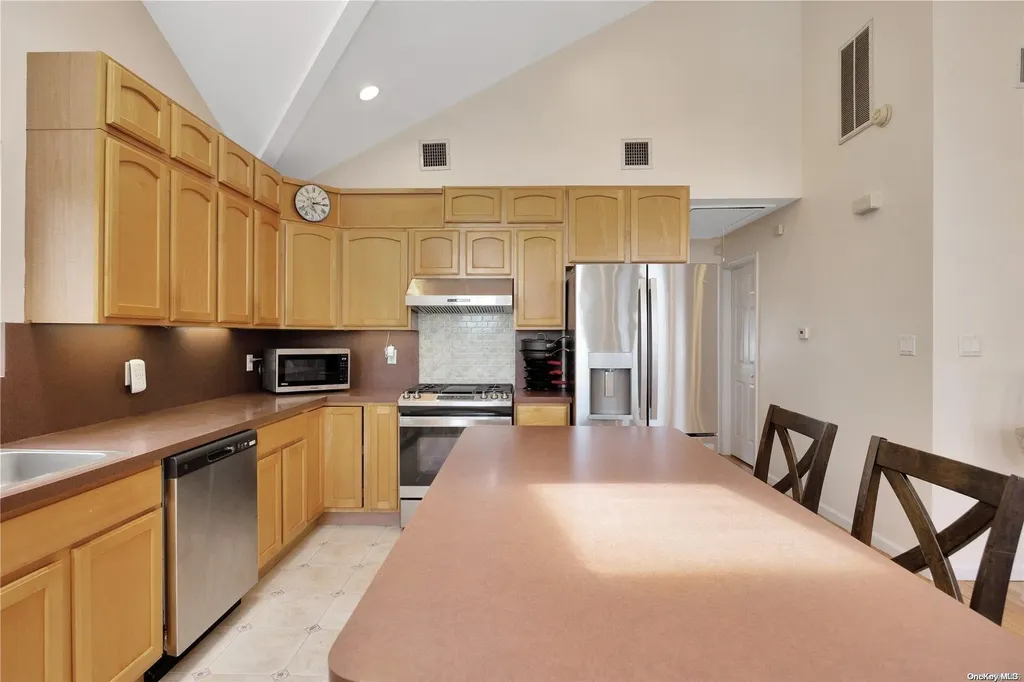 3472 Riverside Drive Oceanside NY 11572