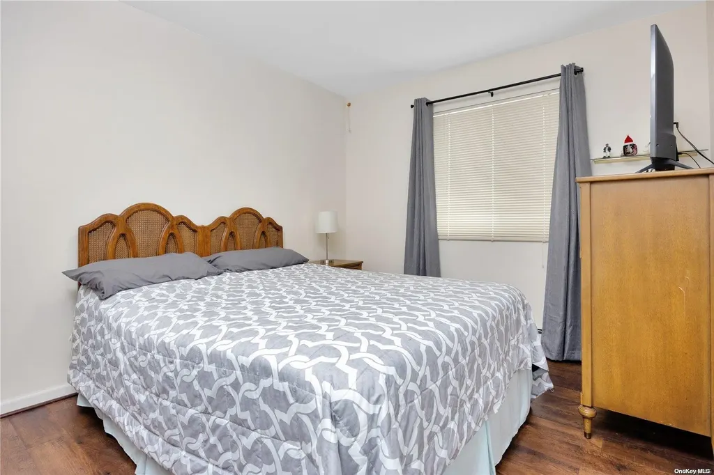 3472 Riverside Drive Oceanside NY 11572