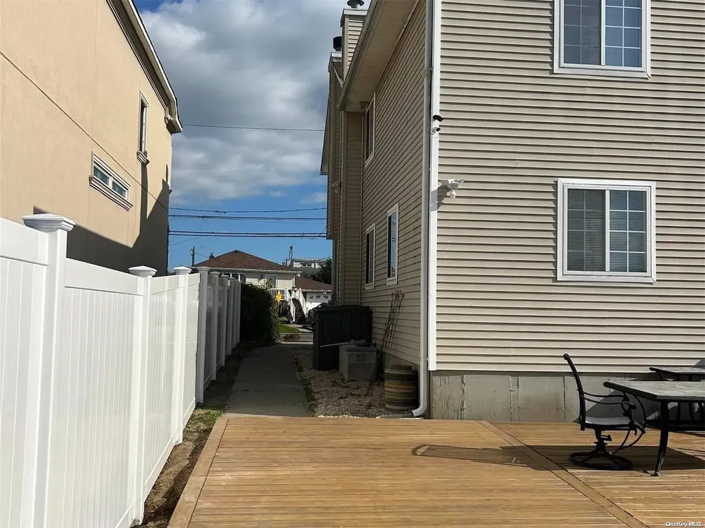 3472 Riverside Drive Oceanside NY 11572