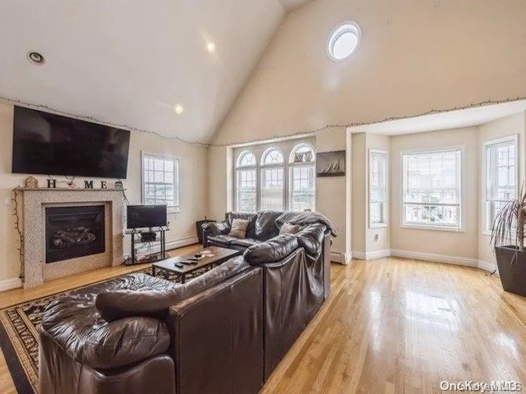 305 Roosevelt Boulevard Long Beach NY 11561