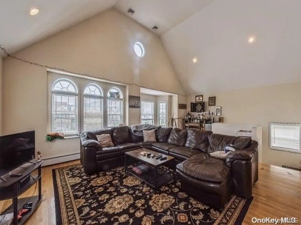 305 Roosevelt Boulevard Long Beach NY 11561