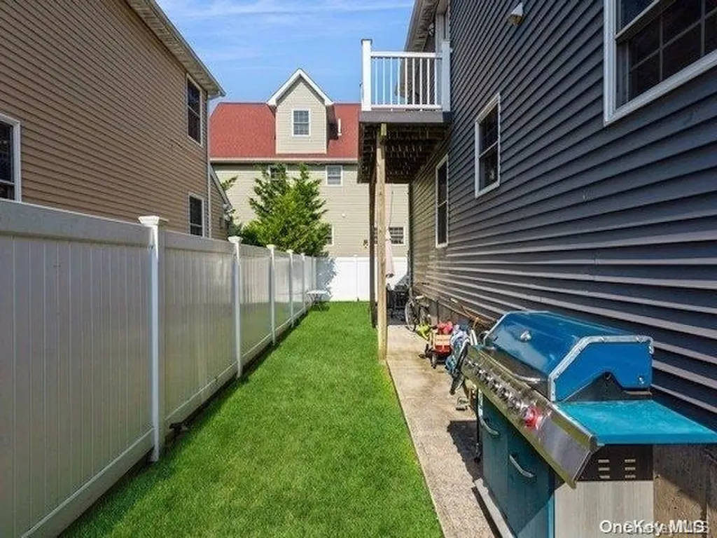 305 Roosevelt Boulevard Long Beach NY 11561