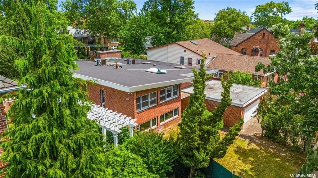 162-15 14th Avenue Beechhurst NY 11357