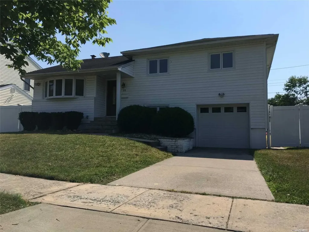51 Syosset Circle Syosset NY 11791
