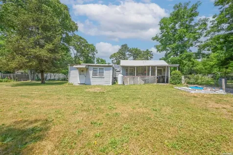 549 Granny Road Medford NY 11763