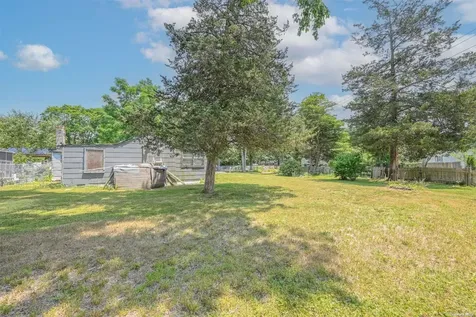 549 Granny Road Medford NY 11763