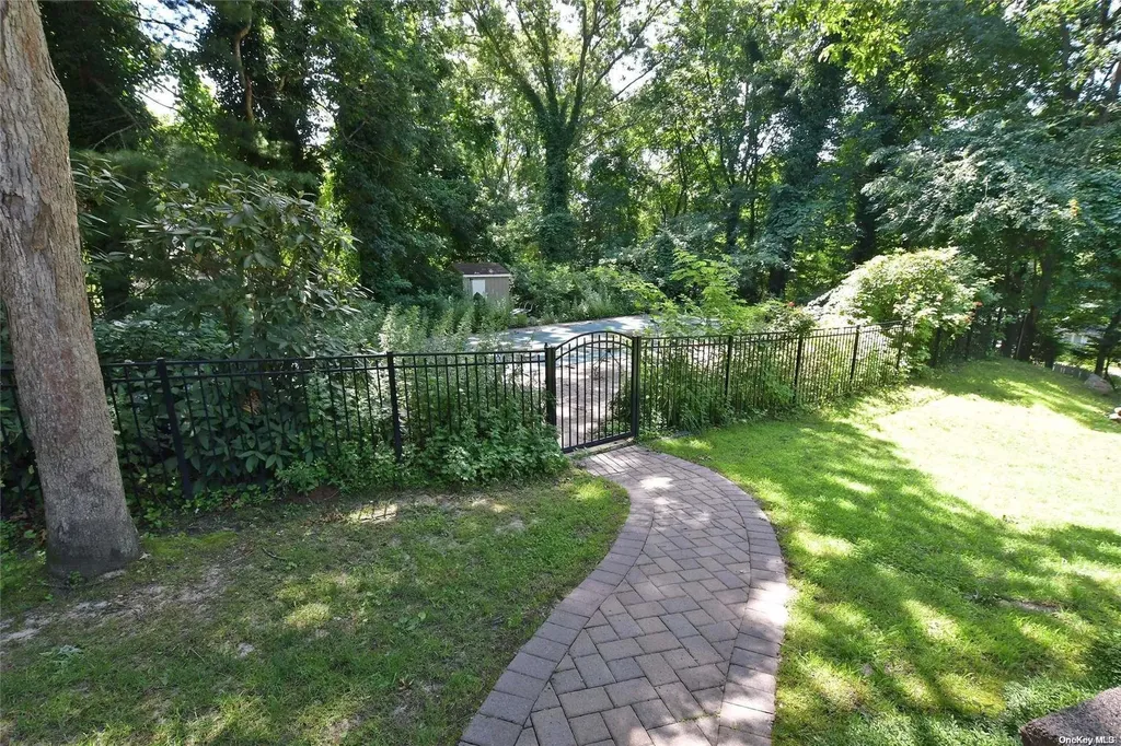 11 Southgate Shoreham NY 11786