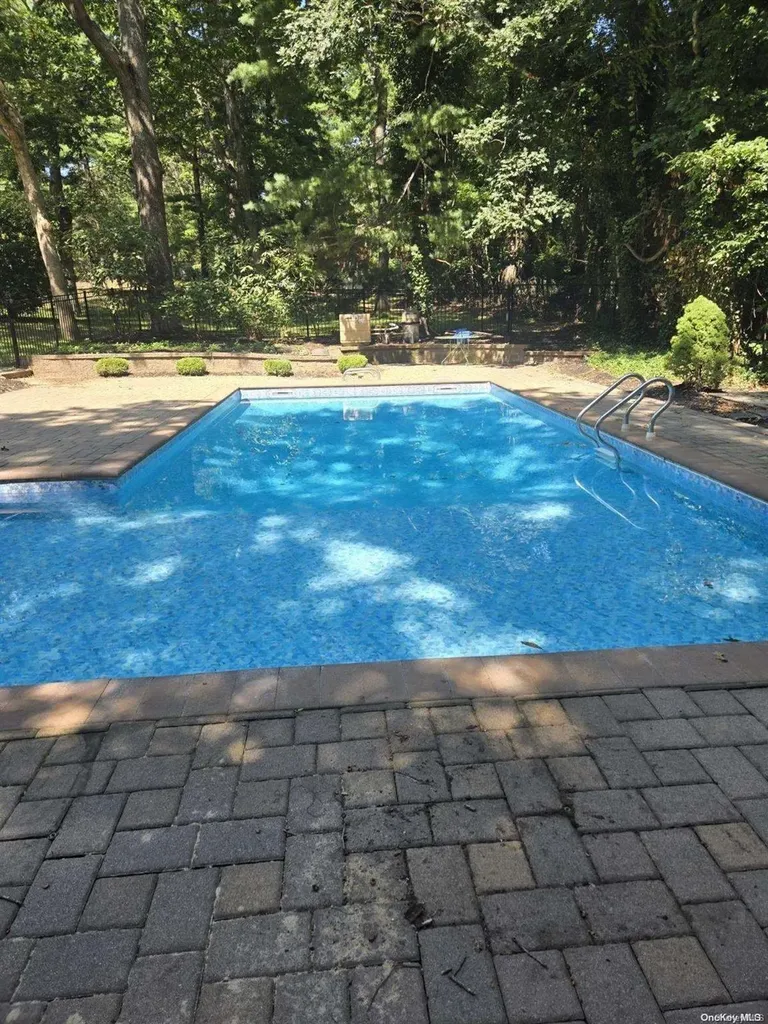 11 Southgate Shoreham NY 11786