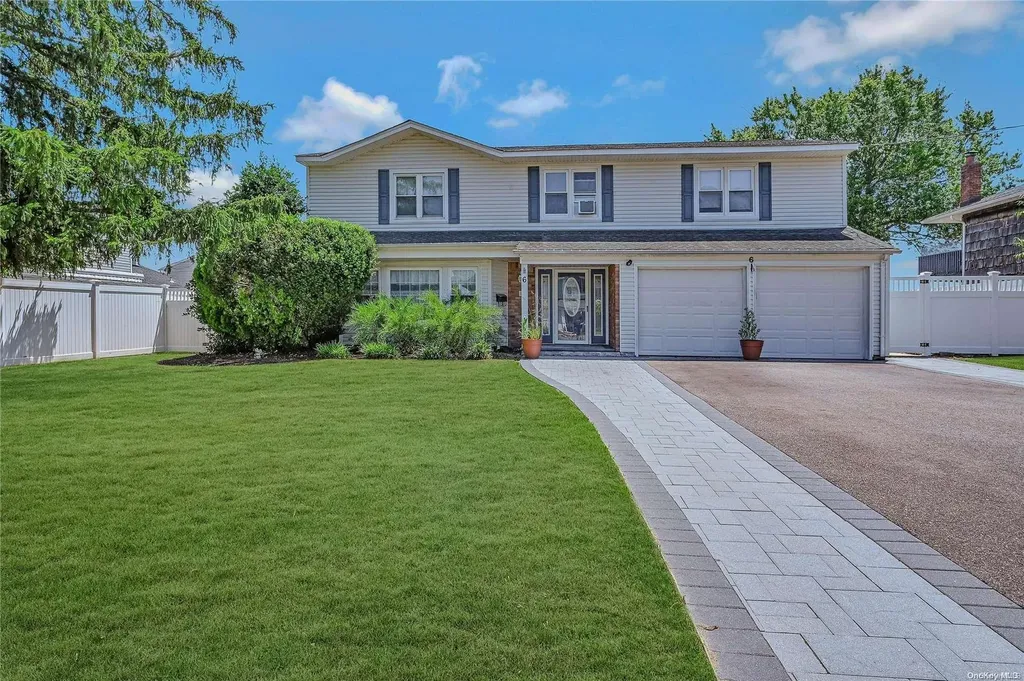 6 Gate Lane West Islip NY 11795